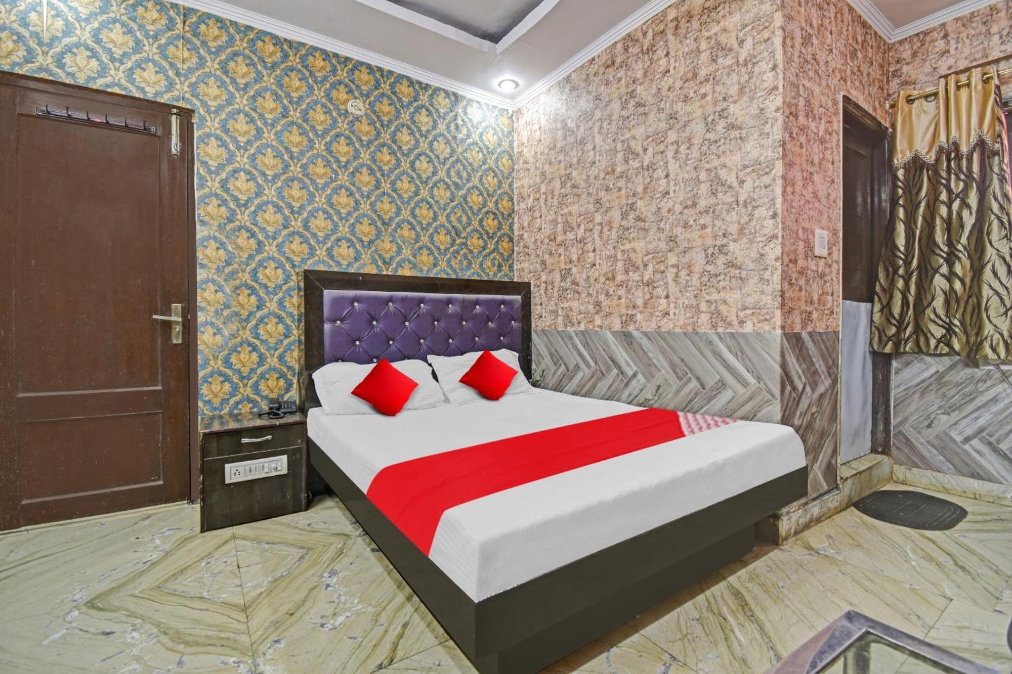 Hotel O 80919 Vinayaka Near Gurudwara Shri Bangla Sahib 4*